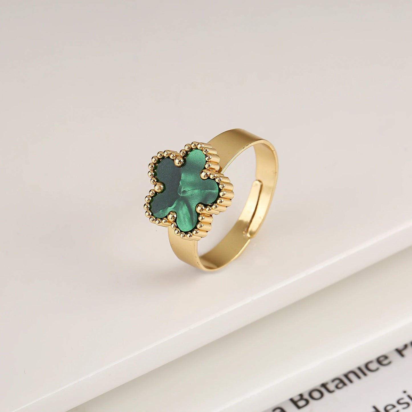 Floral Elegance Ring 🌸